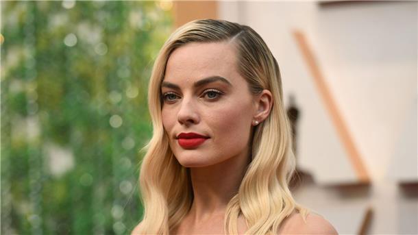 Knallbunt und schräg: „Barbie“-Trailer im Netz Margot Robbie ist Barbie.