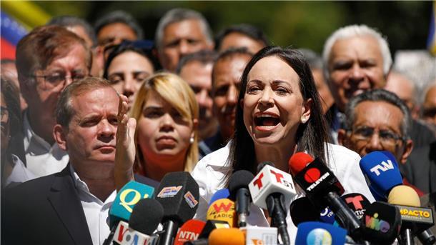 Venezuela: Weitere Oppositions-Mitarbeiter festgenommen María Corina Machado wurde die Ausübung öffentlicher Ämter untersagt. Trotzdem will sie den autoritär regierenden Präsidenten Maduro bei den Wahlen herausfordern.