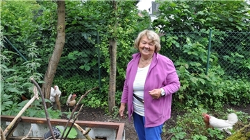 Maria Deberding hält an der Gartenstraße auch Hühner. Wer Glück hat, bekommt auch mal ein Ei geschenkt.