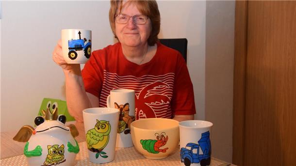Marina Morich aus Sittensen hat sich der Porzellanmalerei verschrieben und richtet sich mit ihren Motiven auch an Kinder.