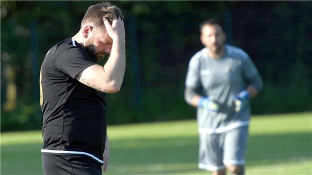 Mario Gagelmann hadert mit seinem Fehlversuch im Elfmeterschießen, aber für den Spielertrainer von United gab es ein Happy End.