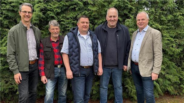 Mario Jagels (Mitte) möchte Samtgemeindebürgermeister in der Samtgemeinde Geestequelle werden. Unter anderem unterstützen die Bürgermeister Thomas Lafrenz (Alfstedt, von links), Johannes König (Hipstedt), Thomas Busch (Basdahl) und Bernd Witte (Ebersdorf) die Kandidatur des Oerelers.