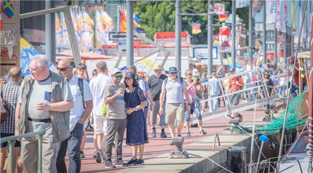 Maritime Tage 2022: Besucher rund um das Festgelände.