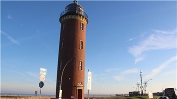 Maritimes Wahrzeichen: Der "Hamburger Leuchtturm" steht seit 1805 an der Elbmündung, ist ein Cuxhavener Wahrzeichen und eine der besonderen Gästequartiere.