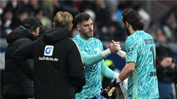 Wolfsburg bangt nach Auswechslung um Keeper Grabara Marius Müller ersetzte Kamil Grabara gegen Eintracht Frankfurt im Wolfsburger Tor und gab damit im Alter von 31 Jahren sein Bundesliga-Debüt.