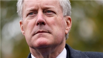 Mark Meadows, damaliger Stabschef des Weißen Hauses, spricht mit Reportern vor dem Weißen Haus.