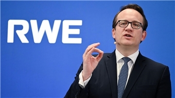 Markus Krebber, Vorstandsvorsitzender der RWE AG, beantwortet Fragen von Journalisten.