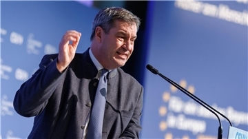 Markus Söder (CSU) spricht während der CSU-Delegiertenversammlung zur Europawahl.