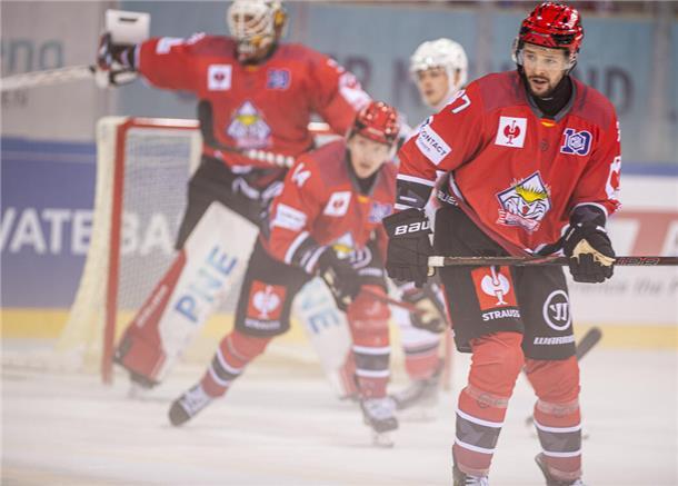Markus Vikingstad (rechts) und seine Mitspieler von den Fischtown Pinguins ließen viele Torchancen liegen. In der Schlussphase aber traf der Norweger.