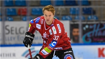 Markus Vikingstad auf dem Eis der Eisarena Bremerhaven.
