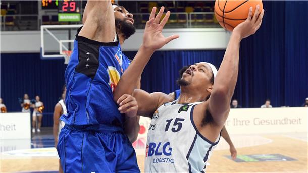 Marquise Collins (rechts) will mit den Eisbären nach zwei Niederlagen in Folge wieder einen Sieg einwerfen.
