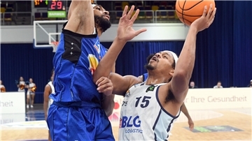 Marquise Collins (rechts) will mit den Eisbären nach zwei Niederlagen in Folge wieder einen Sieg einwerfen.
