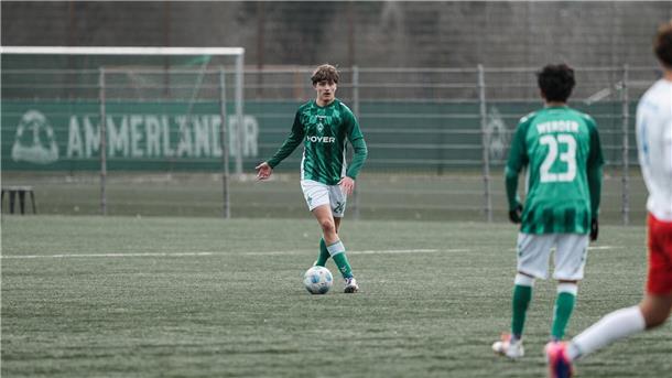 Marten Buck bei einem Spiel der U17 des SV Werder Bremen. Marten Buck spielt seit dieser Saison für die U17 des SV Werder Bremen. Kommende Saison steht der Sprung in die U19 an.