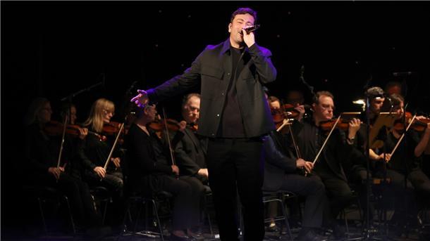 Marteria spürt „Hansa-Frosch“ im Amazonas auf Marteria tritt mit der Norddeutschen Philharmonie auf.