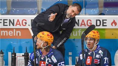 Martin Jiranek auf der Trainerbank
