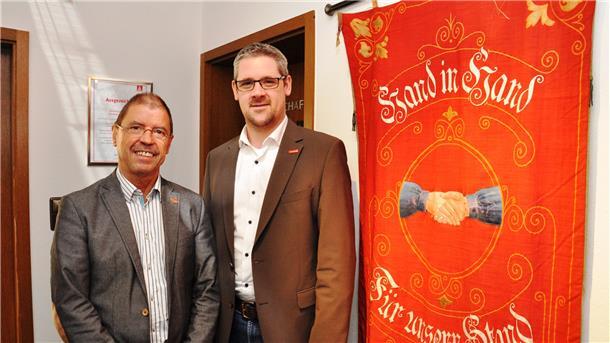 Martin Schindler (links) wechselt Ende Februar nach einem Vierteljahrhundert als IG-Metall-Bevollmächtigter in der Wesermarsch in Altersteilzeit.