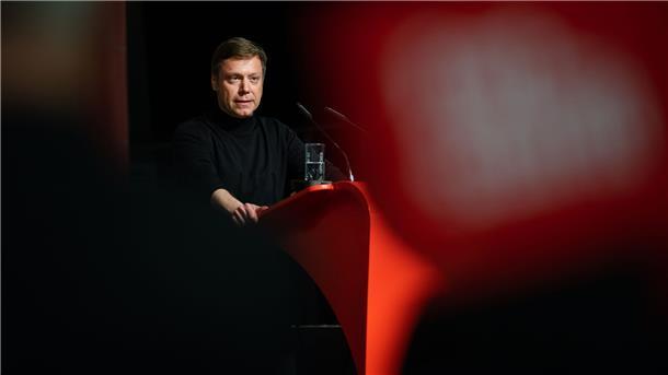 Linken-Chef: Einige Vorwürfe gegen Klimaaktivisten „bizarr“ Martin Schirdewan hält eine Rede auf auf dem Landesparteitag Linke Sachsen im November.