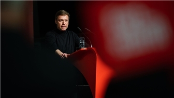 Martin Schirdewan hält eine Rede auf auf dem Landesparteitag Linke Sachsen im November.