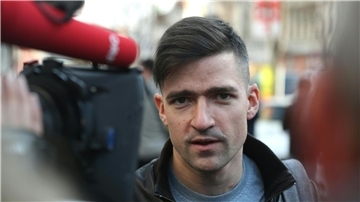 Martin Sellner hatte bei dem Treffen radikaler Rechter am 25. November in Potsdam nach eigenen Angaben über „Remigration“ gesprochen (Archivbild).