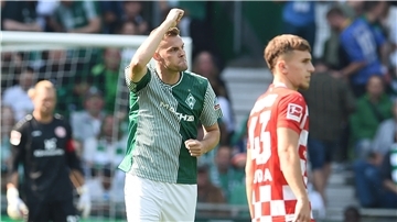 Marvin Ducksch jubelt nach seinem verwandelten Elfmeter zum 1:0.