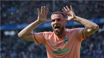 Marvin Duksch jubelt nach seinem Treffer zum 2:0.