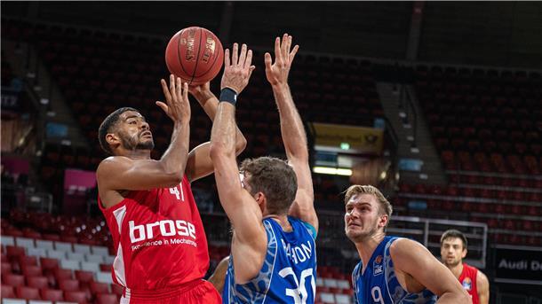 Marvin Heckel (links) konnte beim Finalturnier der BBL in München auf sich aufmerksam machen. Das Spielmacher-Talent schließt sich den Eisbären Bremerhaven an.