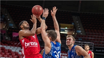 Marvin Heckel (links) konnte beim Finalturnier der BBL in München auf sich aufmerksam machen. Das Spielmacher-Talent schließt sich den Eisbären Bremerhaven an.
