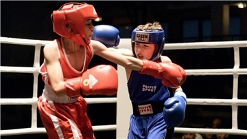 Mate Tukashvili vom WBR (rechts) steigt am Karfreitag in der Kolbhalle in den Ring.