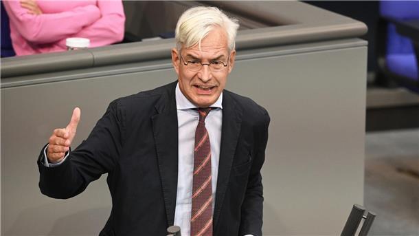 Mathias Middelberg (CDU) stellt infrage, ob die Ermäßigungen überhaupt bei Verbraucherinnen und Verbrauchern ankommen würden.