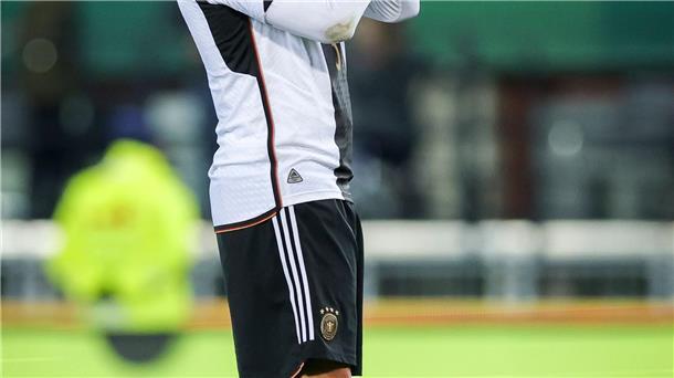 DFB verabschiedet Hummels in Köln: „Danke Mats“ Mats Hummels dankt den deutschen Fans für die Unterstützung nach seinem letzten Länderspiel beim 0:2 gegen Österreich in Wien.