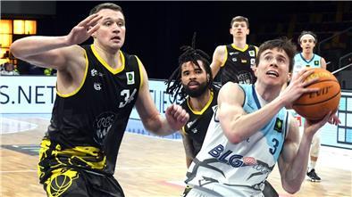 Matt Frierson (rechts) verlässt die Eisbären Bremerhaven und wechselt in die BNXT League. 