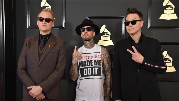 Matt Skiba (l-r), Travis Barker undnd Mark Hoppus von Blink-182 bei den Grammy Awards in Los Angeles.