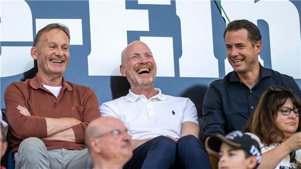 Matthias Sammer (M) will nur noch im Hintergrund arbeiten.