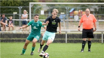 Mauritz Niemann (rechts) zählt zu den umworbenen Langener Talenten. Der 19-Jährige wechselt zur neuen Saison zur Leher TS in die Bremen-Liga.