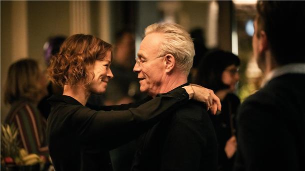 Kölner „Tatort“-Kommissar Ballauf im Liebestaumel Max Ballauf (Klaus J. Behrendt) verliebt: Seit einiger Zeit ist er mit Nicola Koch (Jenny Schily) liiert.