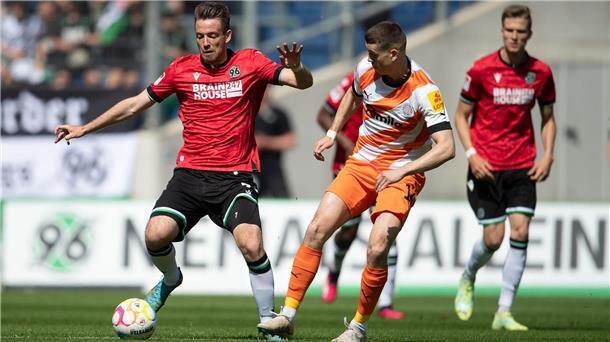 Mittelfeldspieler Besuschkow von Hannover 96 nach Ingolstadt Max Besuschkow wechselt von Hannover 96 zum FC Ingolstadt.