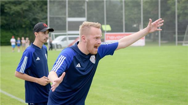 Feuertaufe für die U15-Regionalligafußballer des JFV Bremerhaven Max Janssen ist in Personalunion Trainer der U15 und der U17 des JFV Bremerhaven