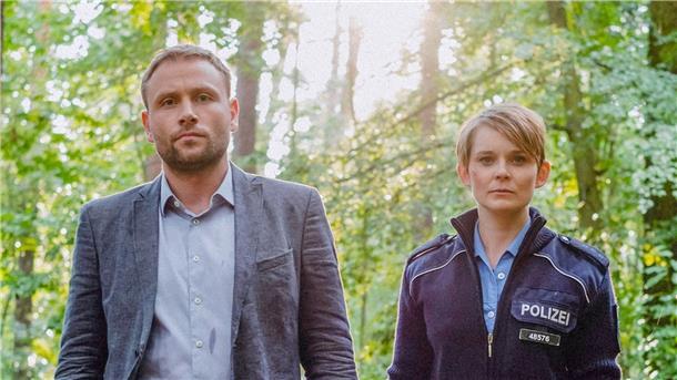 Keiner will etwas gewusst haben: „Der Schneegänger“ Max Riemelt als Kriminalhauptkommissar Lutz Gehring und Nadja Bobyleva als Polizistin Sanela Beara.