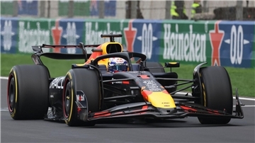 Max Verstappen auf der Rennstrecke.