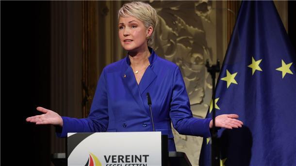 Mecklenburg-Vorpommerns Ministerpräsidentin Manuela Schwesig über die Rolle der Ostdeutschen. (Archivbild)