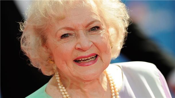 Mehr als 1000 Stücke aus dem Nachlass von Betty White wurden zu teuren Preisen versteigert.