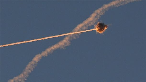 Nach Tötung eines Kommandeurs greift Hisbollah Israel an Mehr als 200 Raketen und 20 Drohnen feuert die Hisbollah-Miliz auf Nordisrael ab. (Archivbild)