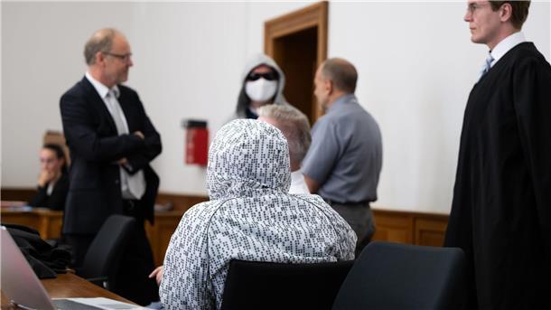 Verteidiger fordern Freisprüche im Rechtsrock-Prozess Mehr als 28.000 Tonträger sollen verkauft und geschätzt mindestens 285.000 Euro erwirtschaftet worden sein. (Archivbild)
