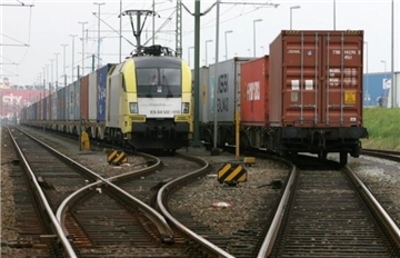 Mehr als 30 Güterlokomotiven hat die EVB im Einsatz. In der Wiederbelebung des Einzelwagenverkehrs, im Zubringerdienst und mit neuen Partnern beabsichtigt das Unternehmen Güter auf die Schiene zu holen.