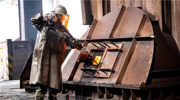 Vorerst kein „grüner“ Stahl - Was die Entscheidung bedeutet Mehr als 3.000 Beschäftigte arbeiten derzeit im Bremer Stahlwerk. (Archivfoto)