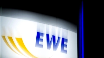 Ein Logo des Energieversorgers EWE.