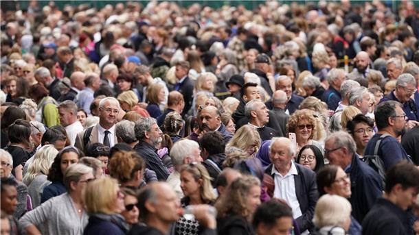 Weltbevölkerung um 66 Millionen Menschen gewachsen Mehr als 8 Milliarden Menschen leben derzeit auf der Erde.