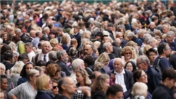 Mehr als 8 Milliarden Menschen leben derzeit auf der Erde.