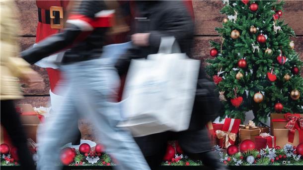 Mehr Geld für Weihnachtsgeschenke - trotz trüber Aussichten Mehr Geld für Weihnachtsgeschenke (Archivbild)