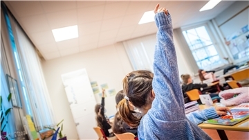 Mehr Lehrerstipendien und Betreuungskräfte für Bremerhavens Schulen: Die CDU fordert das Land auf, die Mittel dafür freizugeben, um mehr gegen den Lehrermangel tun zu können.